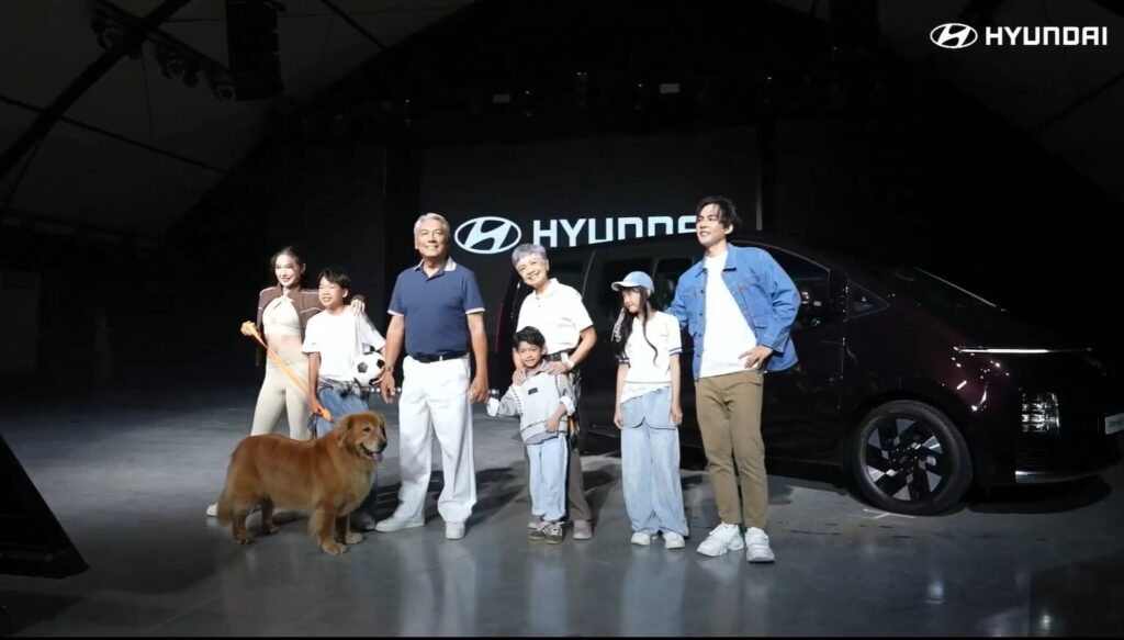 ภาพประกอบข่าว_The-new-STARIA-Hybrid_11-1024x583 Hyundai เปลี่ยนเวทีเปิดตัว The new STARIA Hybrid ผ่านเรื่องราวของ "เดอะแบก" สะท้อนเทรนด์การตลาดที่เริ่มจากคน ไม่ใช่สินค้า