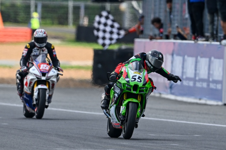 batch_14.ST1_Winner-เอเดน-ท้าว NEXZTER BRIC Superbike สนาม 3 เดือดกลางสายฝน “บอล–โกยุ” หักปากกาเซียน! ลุ้นชิงดำนัดส่งท้ายปี