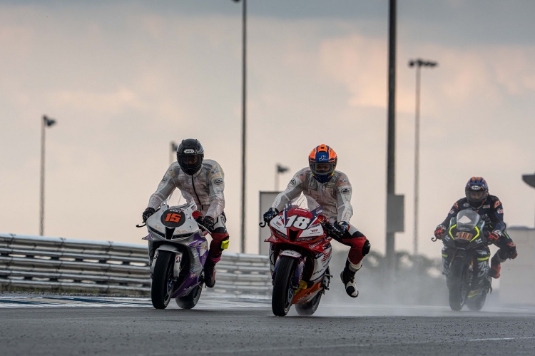 batch_4.600_No.15-โกยุ_ NEXZTER BRIC Superbike สนาม 3 เดือดกลางสายฝน “บอล–โกยุ” หักปากกาเซียน! ลุ้นชิงดำนัดส่งท้ายปี