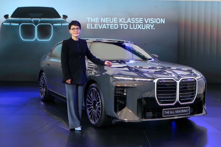 batch_All-New-BMW-7-Series-2 บีเอ็มดับเบิลยู ประเทศไทย จัดนิทรรศการ “Driven by Dedication” ผสานศิลปะเข้ากับความหรูหราแห่งอนาคต ใน New Series 7