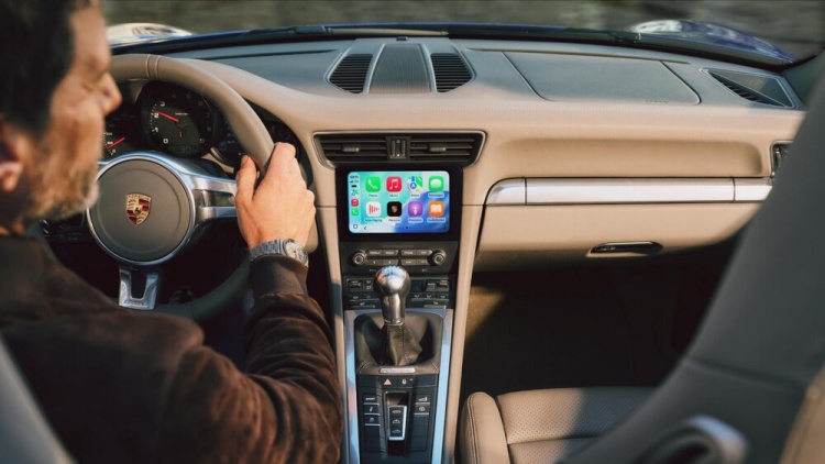 batch_Modern-retrofit-infotainment-system-6 PCCM Plus รองรับ Apple CarPlay® และ Android Auto™ พร้อมให้ติดตั้งแล้ววันนี้ที่ศูนย์บริการปอร์เช่