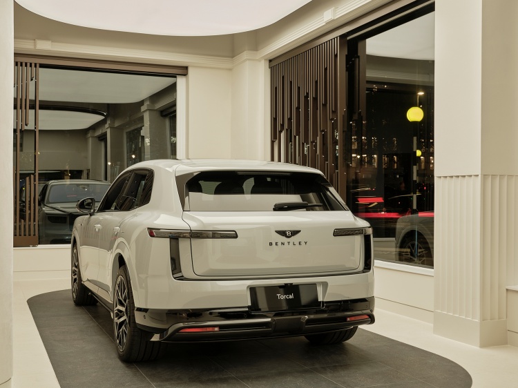 batch_New-Retailer-CI-10 Bentley Motors เปิดตัว ‘อัตลักษณ์องค์กร’ ใหม่ สะท้อนวิสัยทัศน์แห่งอนาคต พร้อมพลิกโฉมเครือข่ายผู้นำเข้าอย่างเป็นทางการทั่วโลก