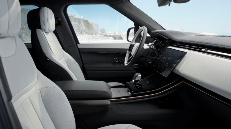 batch_RRS_Electric_27MY_Interior_Charge_KM_01_300926 RANGE ROVER SPORT ELECTRIC: พลังไฟฟ้าที่ปลุกทุกสัมผัสแห่งการขับขี่