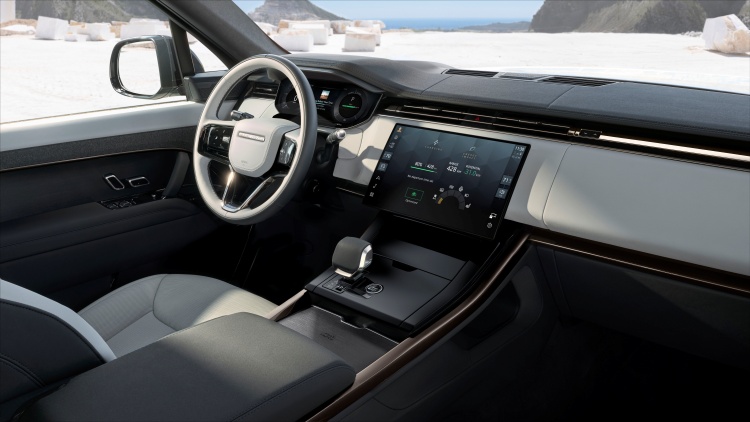 batch_RRS_Electric_27MY_Interior_Charging_KM_06_300926 RANGE ROVER SPORT ELECTRIC: พลังไฟฟ้าที่ปลุกทุกสัมผัสแห่งการขับขี่