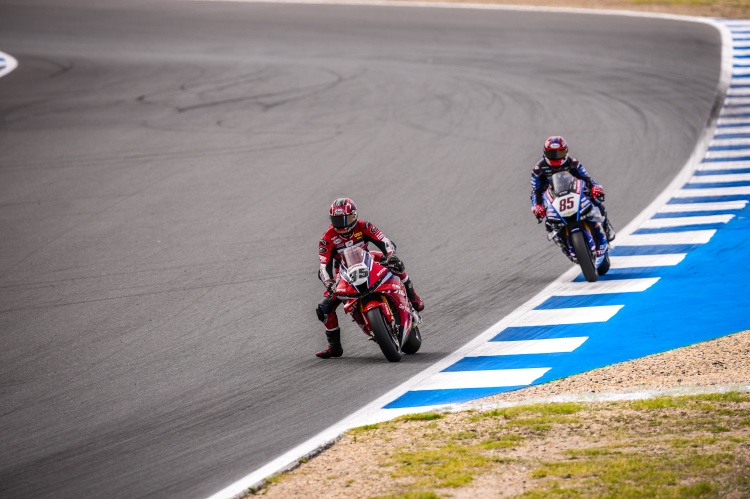 batch_Race2-WSBK-Rd.11-02 “ก้อง-สมเกียรติ” ยกระดับความเร็ว บิดไล่แซงเข้าป้ายอันดับ 13 คว้าแต้ม ที่ โปรตุเกส