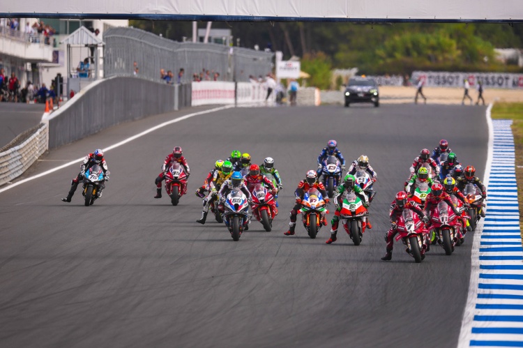 batch_Race2-WSBK-Rd.11-04 “ก้อง-สมเกียรติ” ยกระดับความเร็ว บิดไล่แซงเข้าป้ายอันดับ 13 คว้าแต้ม ที่ โปรตุเกส