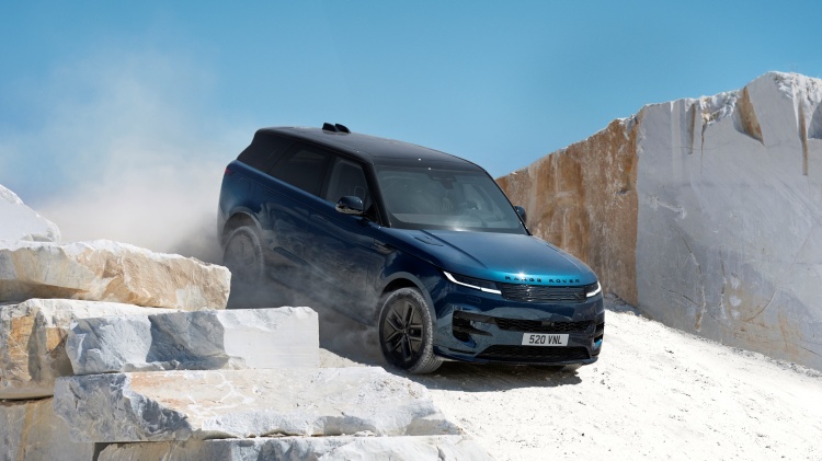 batch_Range-Rover-Sport-Electric-27MY-Front-300927 RANGE ROVER SPORT ELECTRIC: พลังไฟฟ้าที่ปลุกทุกสัมผัสแห่งการขับขี่