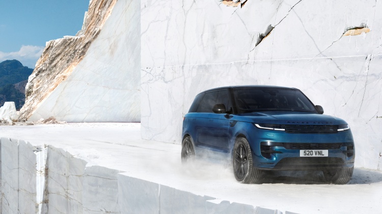 batch_Range-Rover-Sport-Electric-27MY-Front-34-300927 RANGE ROVER SPORT ELECTRIC: พลังไฟฟ้าที่ปลุกทุกสัมผัสแห่งการขับขี่