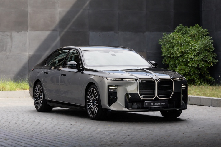 batch_The-All-New-BMW-i7-50-xDrive-M-Sport-18 บีเอ็มดับเบิลยู ประเทศไทย จัดนิทรรศการ “Driven by Dedication” ผสานศิลปะเข้ากับความหรูหราแห่งอนาคต ใน New Series 7