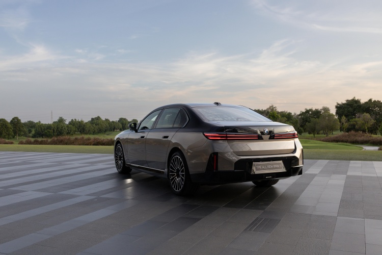 batch_The-All-New-BMW-i7-50-xDrive-M-Sport-19 บีเอ็มดับเบิลยู ประเทศไทย จัดนิทรรศการ “Driven by Dedication” ผสานศิลปะเข้ากับความหรูหราแห่งอนาคต ใน New Series 7