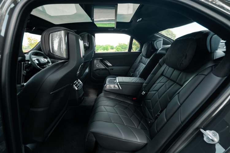 batch_The-All-New-BMW-i7-50-xDrive-M-Sport-29 บีเอ็มดับเบิลยู ประเทศไทย จัดนิทรรศการ “Driven by Dedication” ผสานศิลปะเข้ากับความหรูหราแห่งอนาคต ใน New Series 7