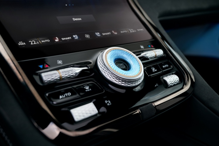batch_jpeg-Imagery_Torcal-S_28MY_28MY-Torcal-S-First-Edition-in-Electrum-Satin-centre-console-detail-crystal เบนท์ลีย์ แบงค็อก เปิดราคา พร้อมรับจอง ‘Torcal’ ยนตรกรรมพลังงานไฟฟ้าโฉมใหม่